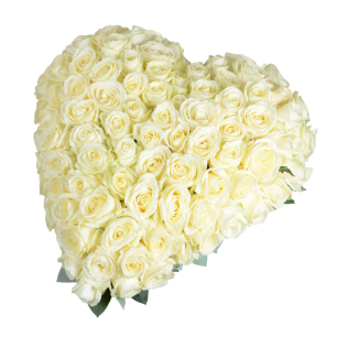 Hjärtformad blomsterarrangemang med vita rosor tätt packade tillsammans.